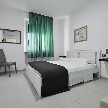 Giorgia Tassi Affittacamere Hotel 3*
